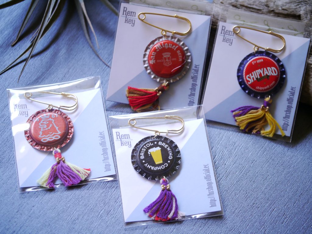 クラウンキャップモチーフのブローチ・ピアス＆イヤリングが届きました* [ Remkey ]