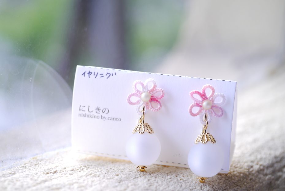 ふんわりお花。春のイヤリング [ にしきの ]