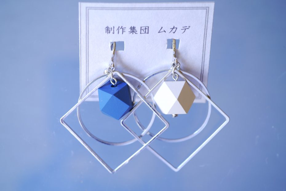 雨の日に着けたくなるイヤリング、届きました。 [ 制作集団 ムカデ ]