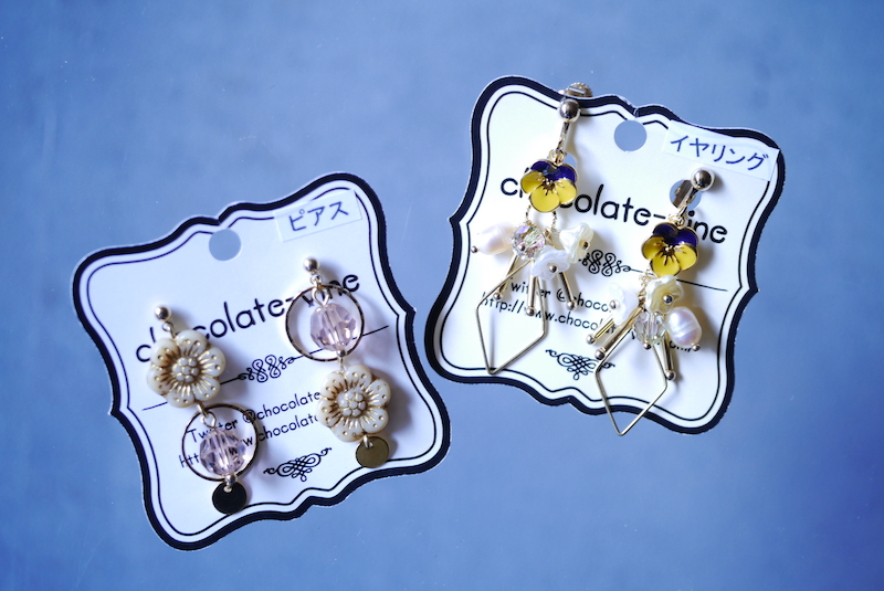 揺れるお花のイヤリングとピアス [ chocolate-vine ]