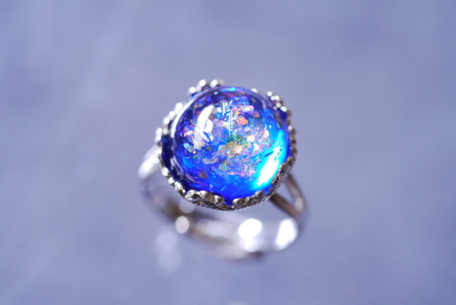 milimili　青のオーロラリングと、5つセットノンホールピアス