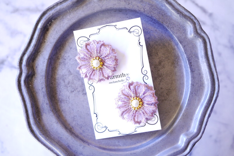 warmth∞ 秋桜と小花のピアス