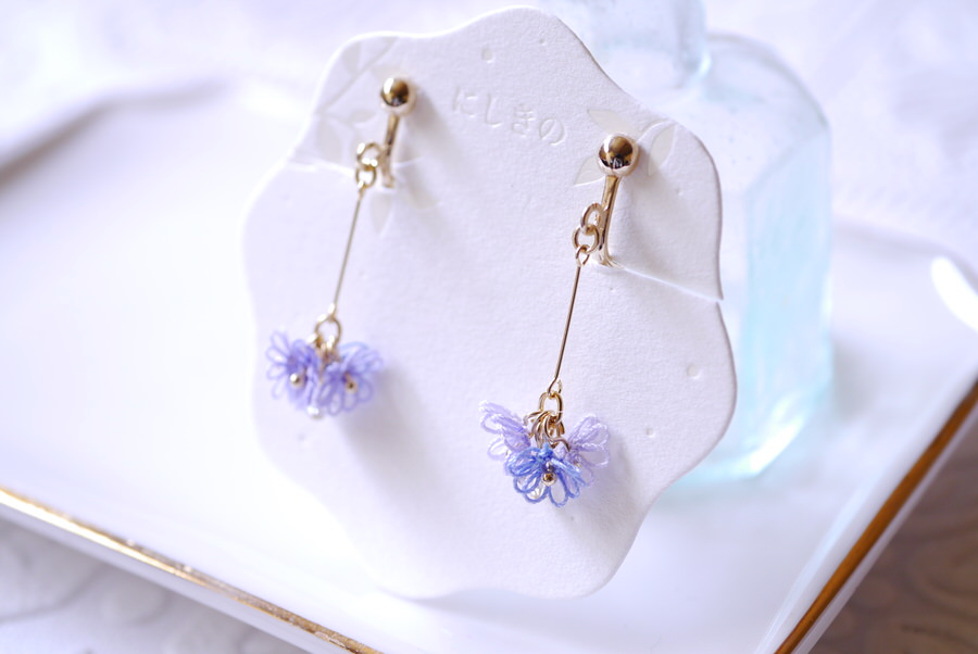 にしきの　かすみ草イヤリングと綺羅星ピアス