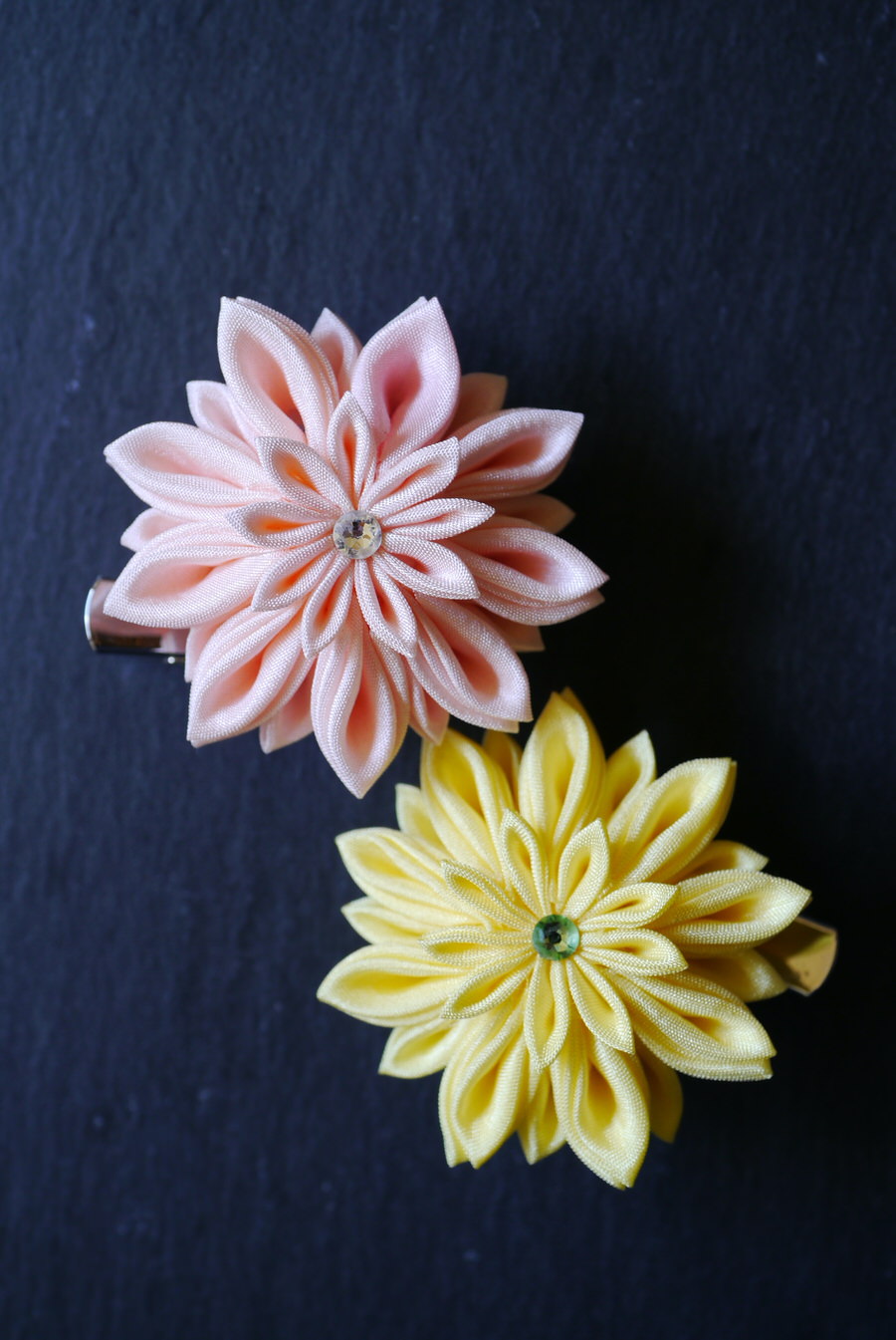 花薄 -hanasusuki-　針つまみのお花コサージュ
