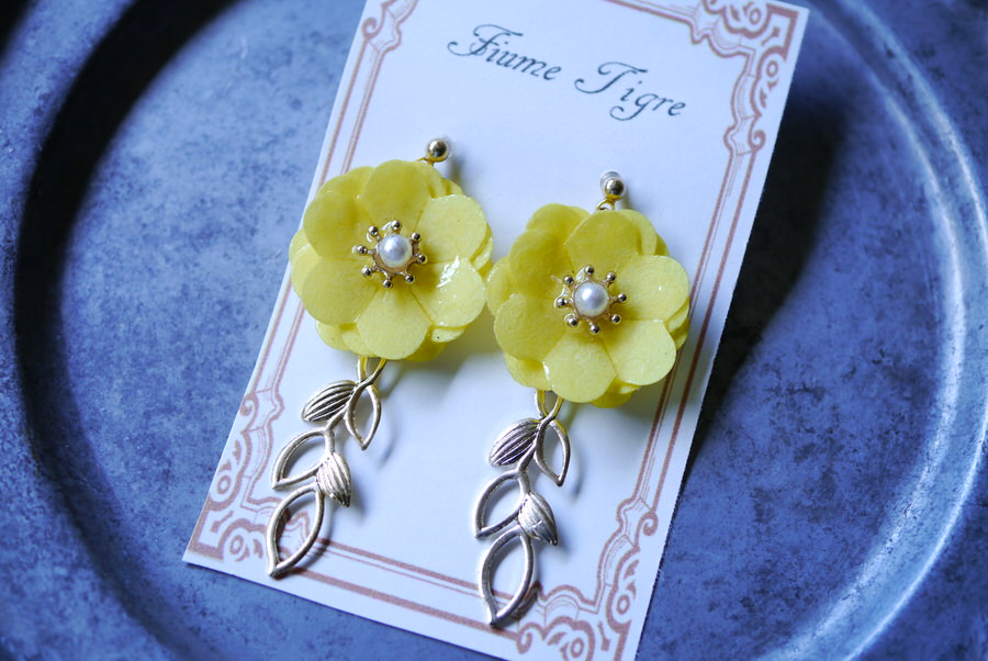 Fiume Tigreさん お花とリーフのピアスが届きました!