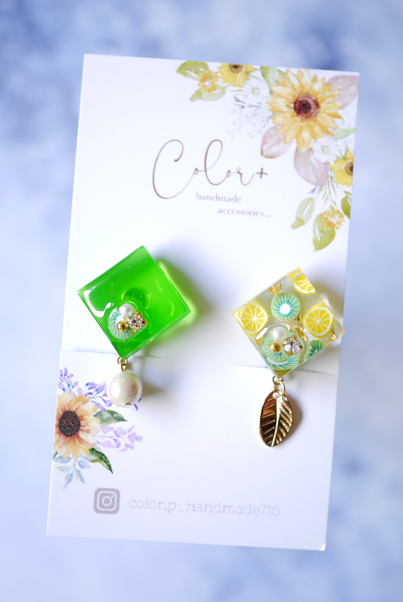 Color+さん　フルーツとブルーのお花のバネ式イヤリングのご紹介