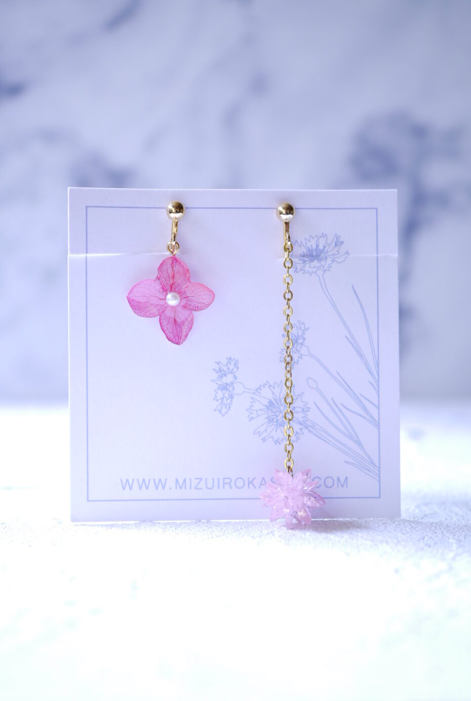 水色花匠 MIZUIROKASHOさん　ピンクのお花のイヤリングのご紹介