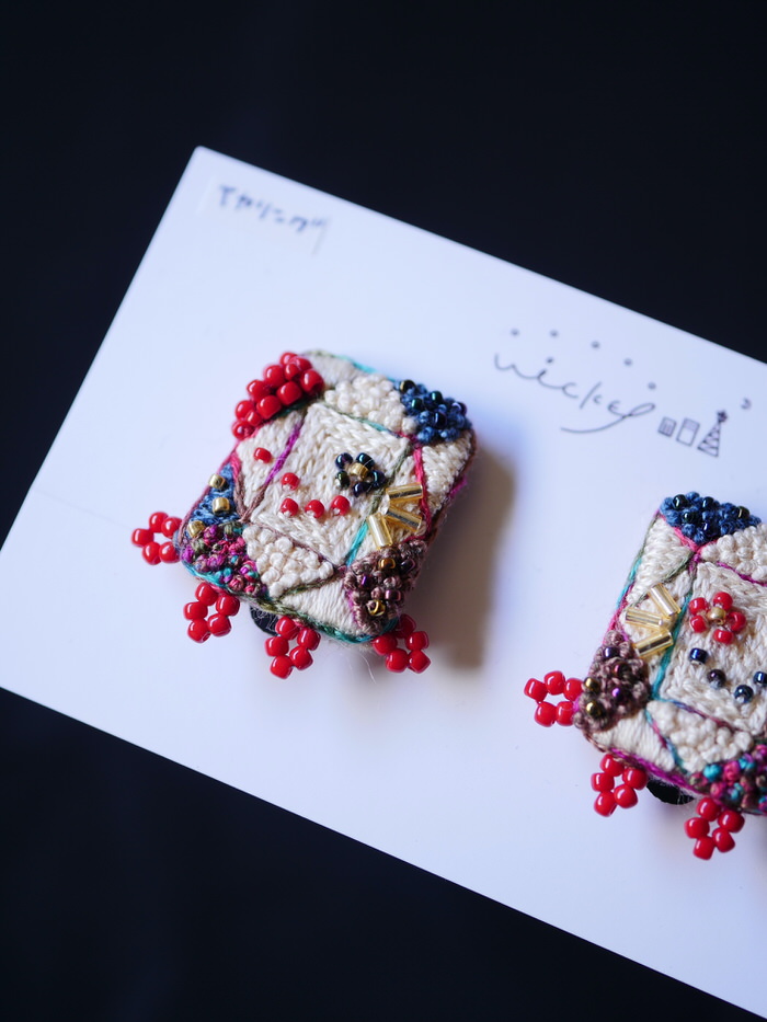 WiCKET / ウィケットさん 宝石刺繍と魔女の庭イヤリングのご紹介