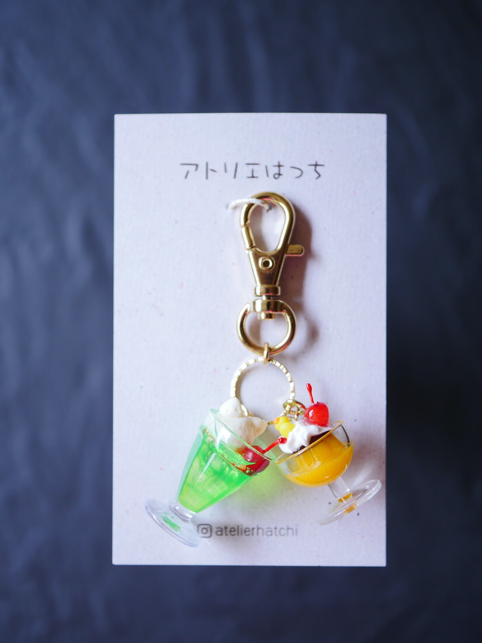 アトリエはっちさん　クリームソーダとプリンのキーチャームのご紹介