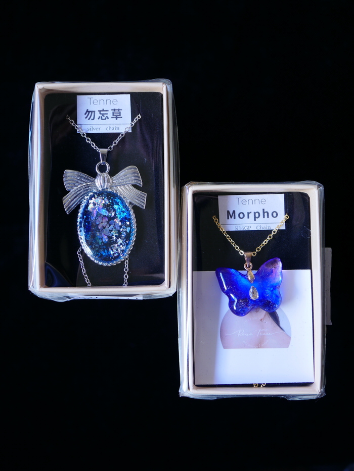 Resin Jewelry Tenneさん　蝶と勿忘草のペンダントのご紹介