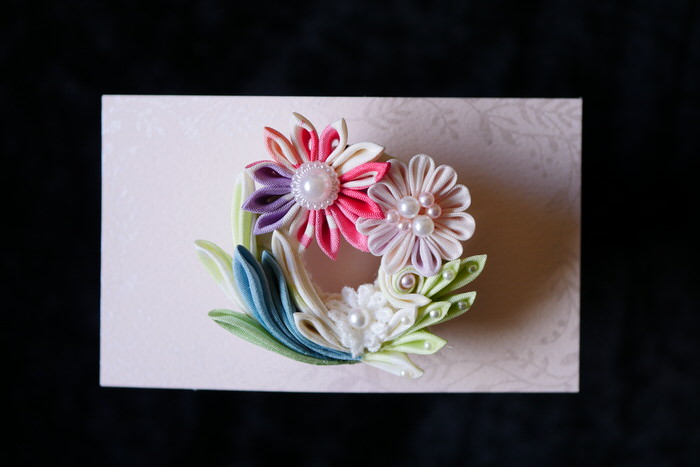 シー陶器とつまみ細工のヘアクリップ きもの姿を彩る 和のアイテム｜