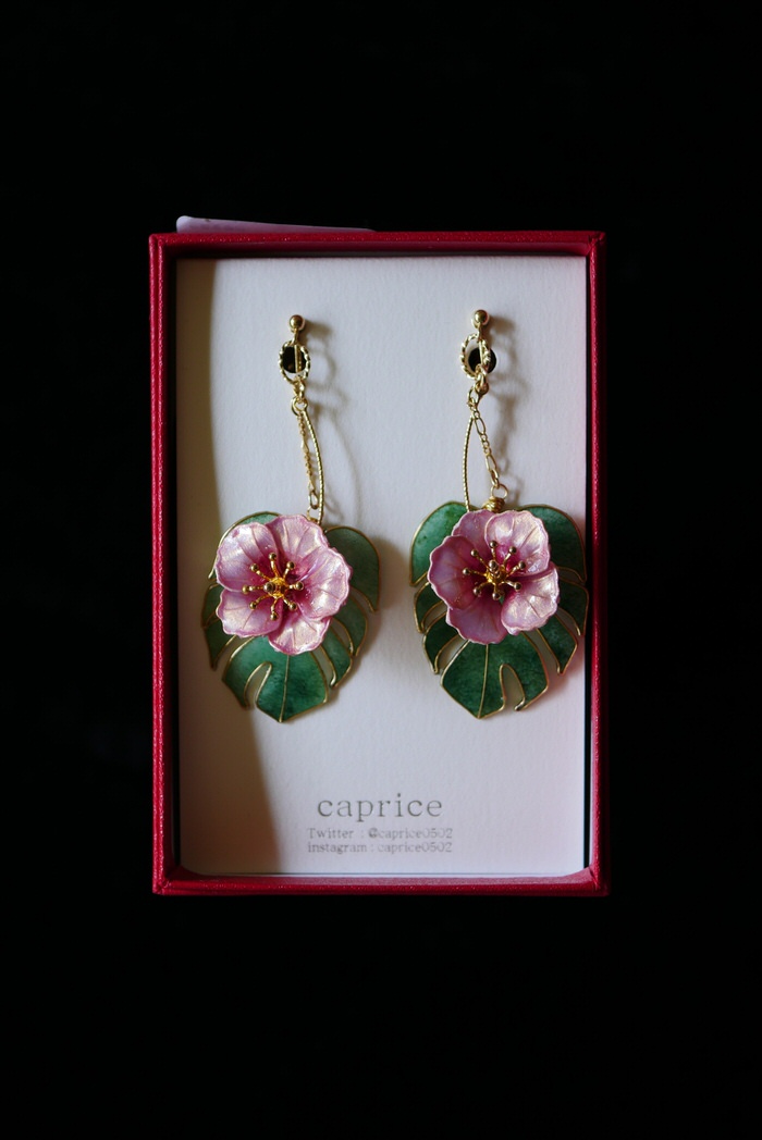 capriceさん　お花と蝶のイヤリングのご紹介