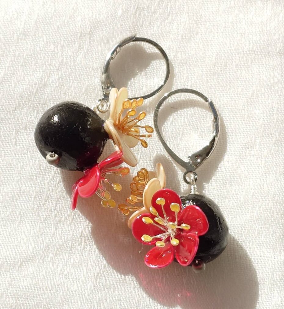 紅白梅のピアス